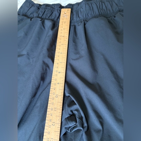 Under Armour women’s woven branded black jogger size medium - Picture 10 of 12